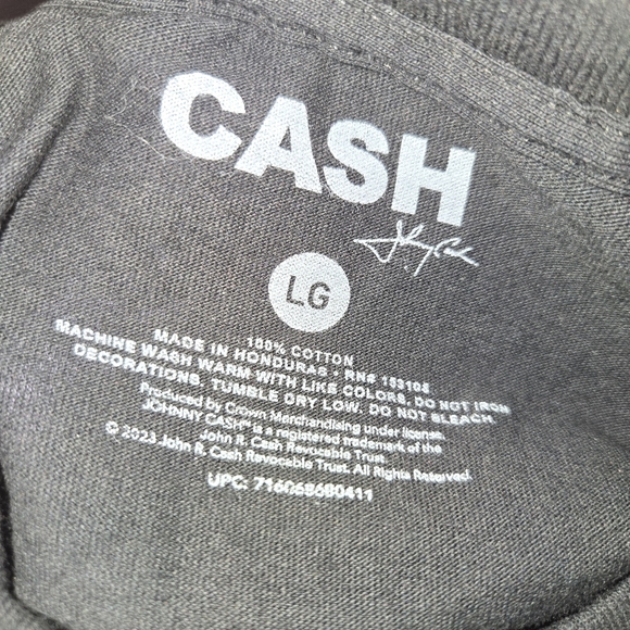 Johnny Cash NEW "The Man In Black" Graphic Tee, Black Cotton, Sizes L & XL - Picture 7 of 7